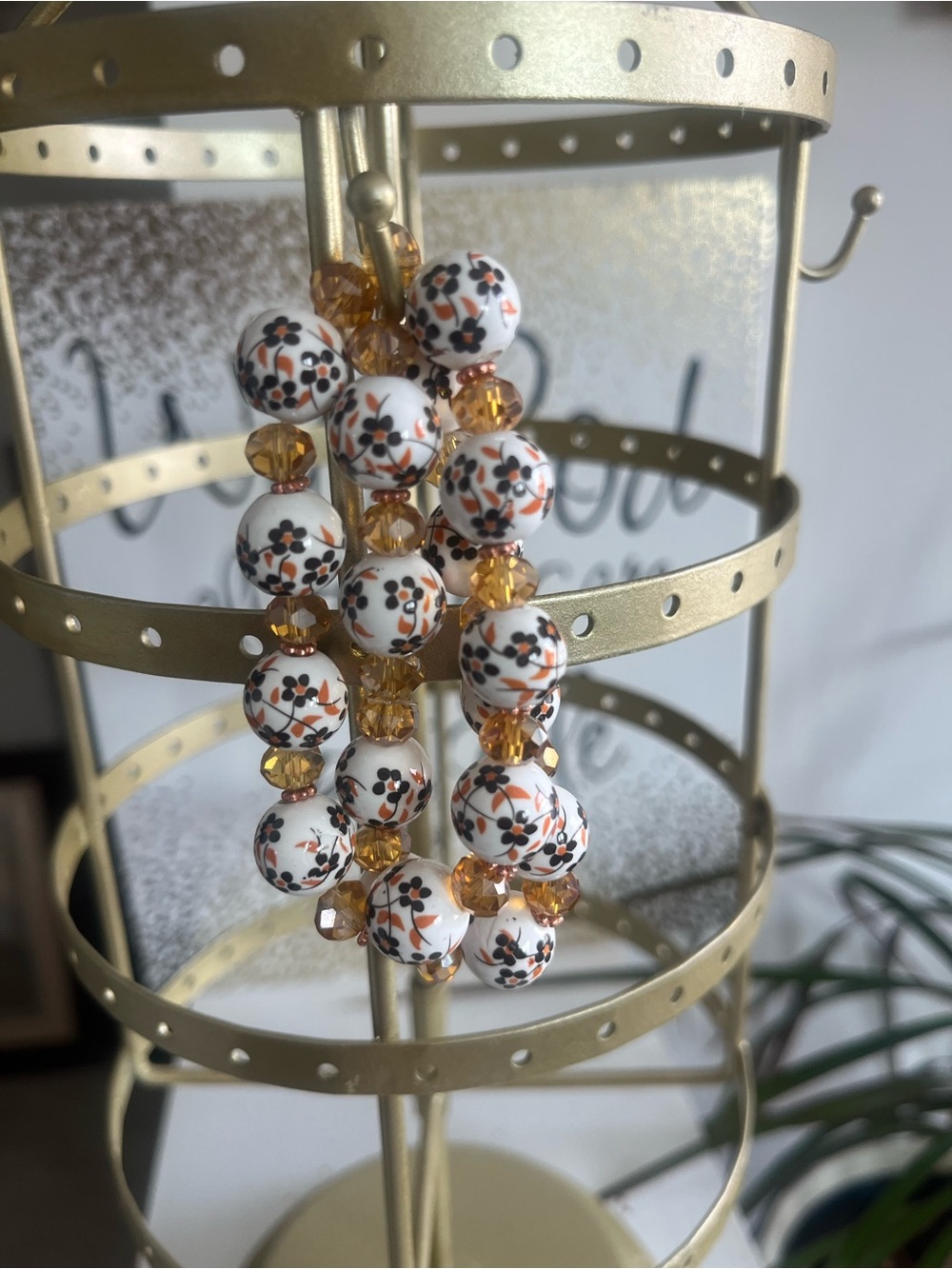 White Floral Bead Bracelet with Gold Accent Beads